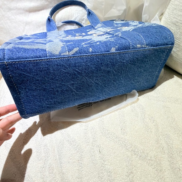 Marc Jacobs Classic Blue Tote - Picture 4 of 10